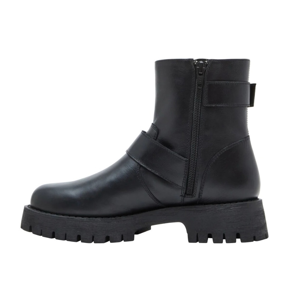 New Steve Madden Ankle Boot Crusader Black Leather Lugged Sole Bootie Buckle - Picture 2 of 7